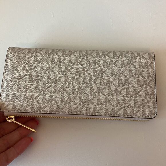 NWT Michael Kors Jet Set long Wallet- cream - Picture 5 of 9